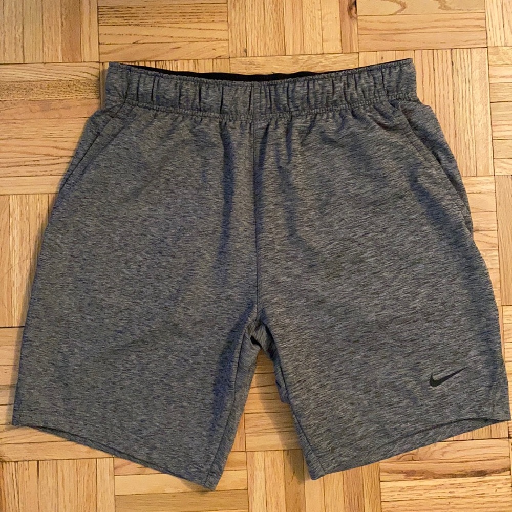 Nike Men’s Dri-Fit Training Shorts size M